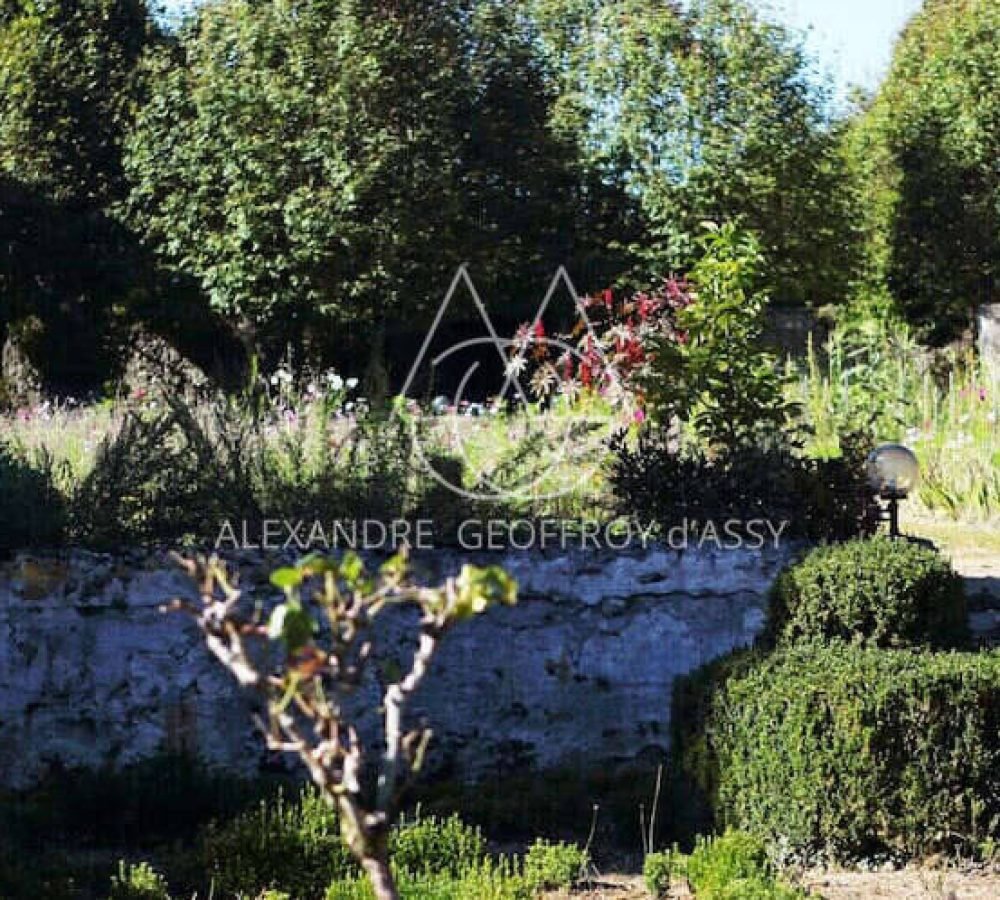 8810e0_3941a6532fb5467bb97c12e1e1fb3f04-mv2