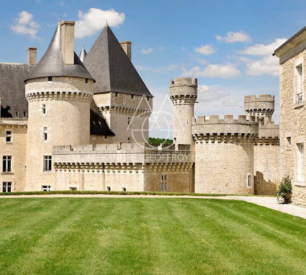 berry-chateau-de-courtyard