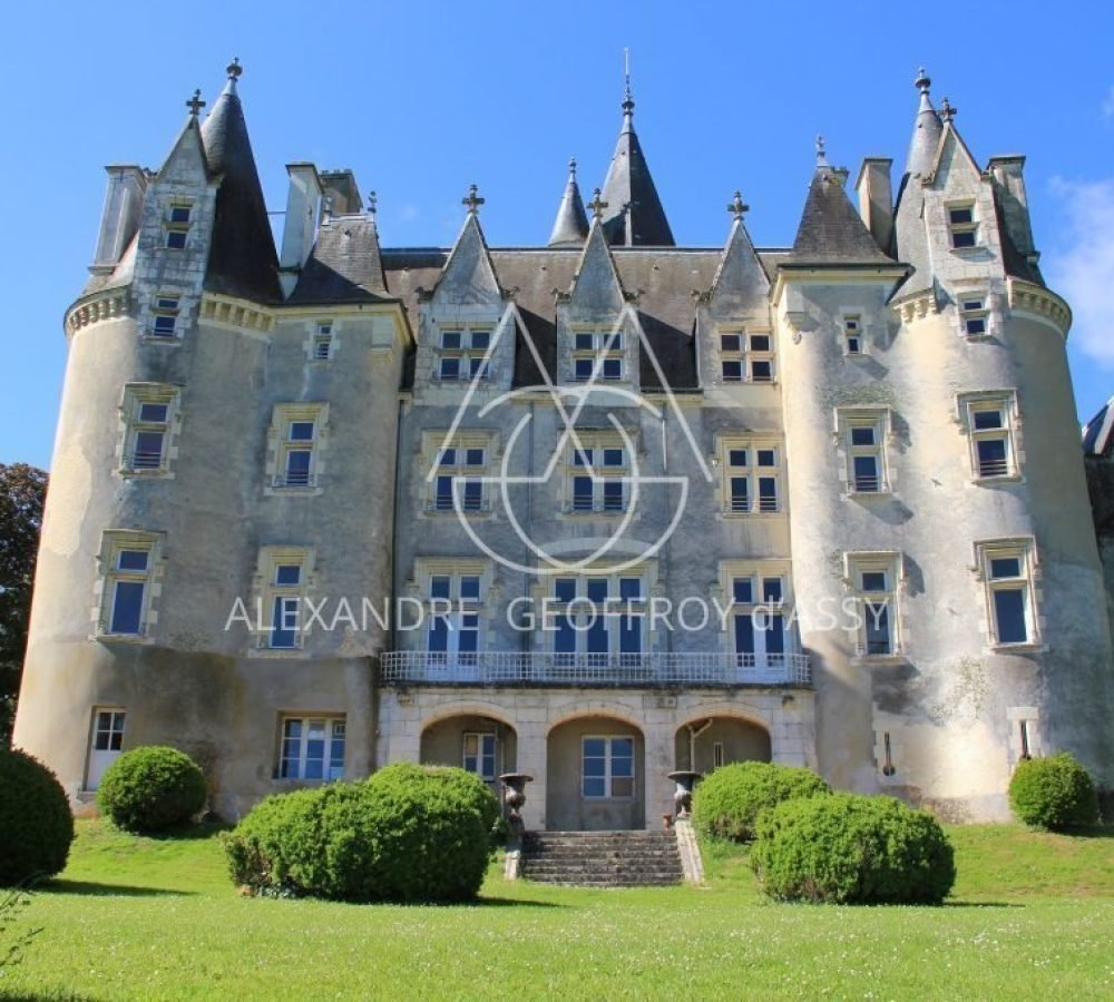 chateau-amenon-vue-face-1024x682_-_copie