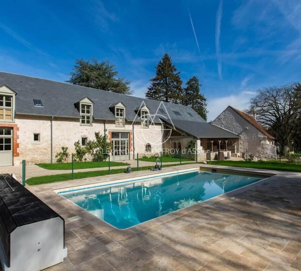 chateau-conon-gites-piscine