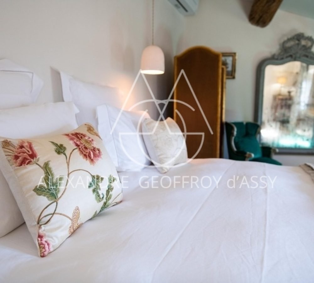 ec6fc7e3-0a08-4e7c-989c-d9ddefba05e1