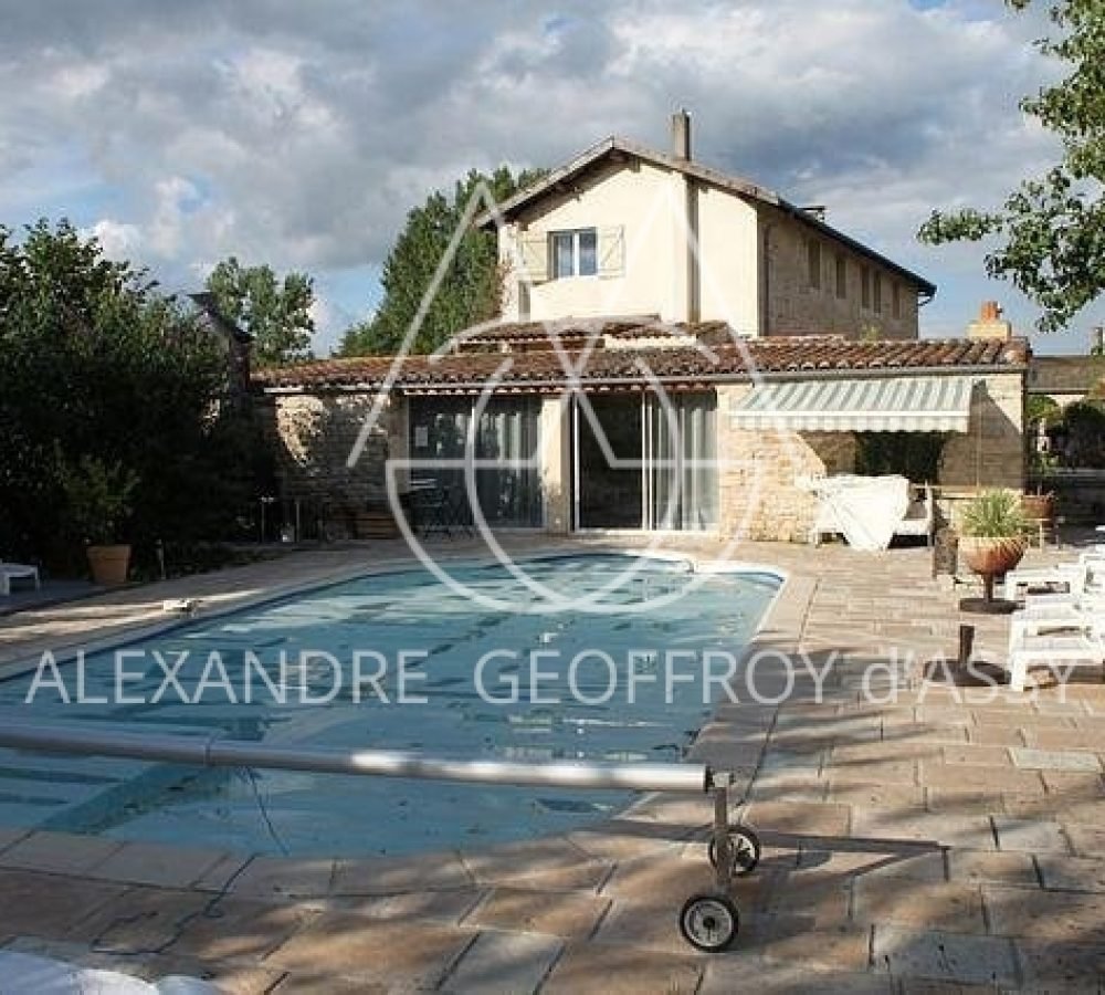 la-piscine-et-sa-dependance